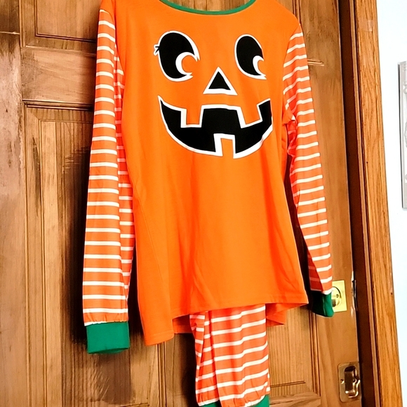 Halloween PJ'S 'NIB' 2pairs 1 price ✨️🎃 - Picture 1 of 12
